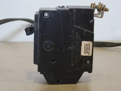 Used GENERAL ELECTRIC THQB220 Switchgears British Columbia CA | Lenmark #241202