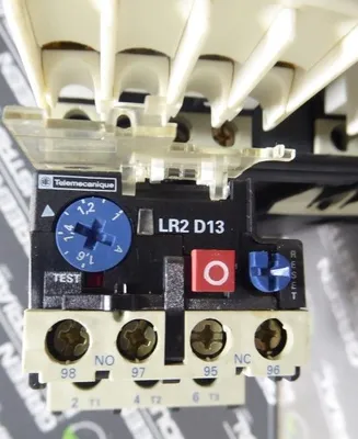 7.5 HP Telemecanique LP1 D0901 Reversing Contactor Assembly 1000V 8kV Used