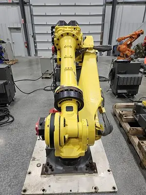 USED 2015 FANUC R-2000IC/210F