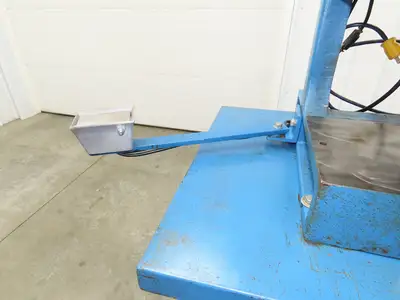 Acromark 630 Pneumatic Air Punch Press 3.5" Stroke 8" Throat 16x10"