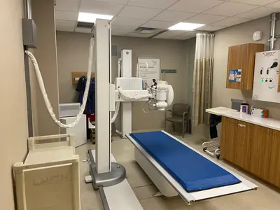 Used GE Healthcare GE Healthcare Radiographic X-Ray Room Suite with Elevating Float-Top Table, Tubestand & Wall Bucky X-Ray - Medical Texas US | PT Medical Technologies #1495871