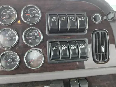 USED 2023 PETERBILT 389