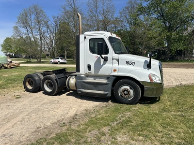 USED 2016 FREIGHTLINER CASCADIA 125