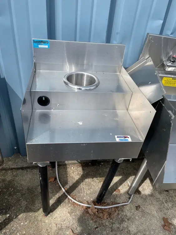 Used Supreme Metal Used 18" Stainless Steel Under Bar Blender Station with Drain - SS104 Underbar Equipment Illinois US | Falcon Restaurant Supply #1376016