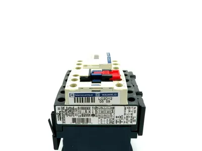 NEW SQUARE D TELEMECANIQUE LC2D12BD REVERSING CONTACTOR