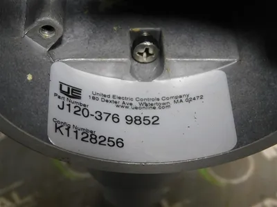 United Electric J120-376 9852 Pressure Switch 15A 480VAC 500 PSI MWP Used