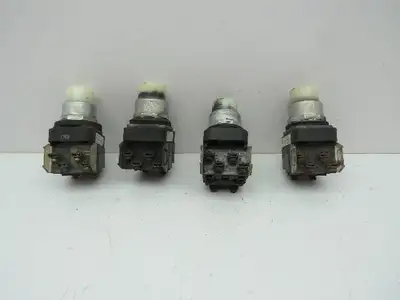 Allen Bradley 800T-PT16 Illuminated Push Button Ser T 120V WHITE NO/NC  Lot of 4