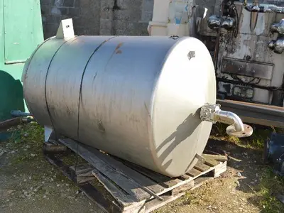 900L S/S Enclosed Mixing Tank