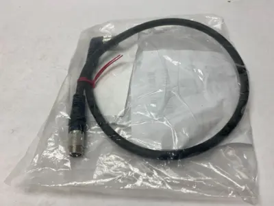 NEW KEYENCE EXTENSION CABLE L-SHAPED 0.5M LENGTH