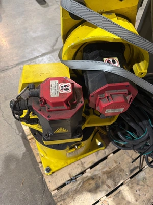 USED 2003 FANUC M-16IB/20 + R-J3IB