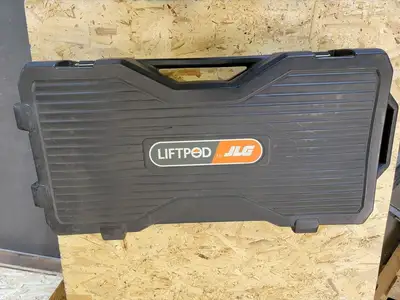 USED 2012 JLG FS80