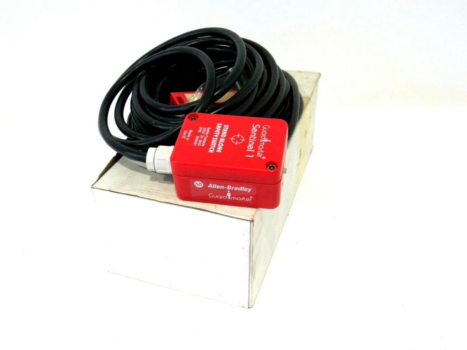 NEW ALLEN BRADLEY 440N-N15021 STAND ALONE SAFETY SWITCH 440NN15021