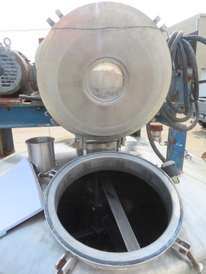 400 gallon Stainless Steel agitated Mix tank jacketed with heater, ribbon agitaton