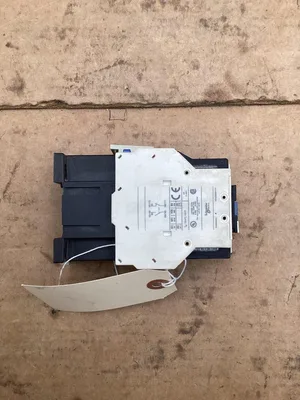Telemecanique Electric LA4 DE 1E Safety Relay with Terminal Block