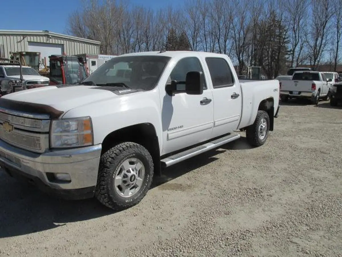 Used 2014 CHEVROLET SILVERADO 2500 Pickup Trucks Manitoba CA | Conquest Truck & Auto Sales #1421351