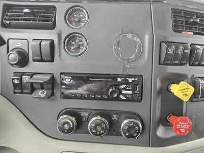 USED 2020 PETERBILT 567