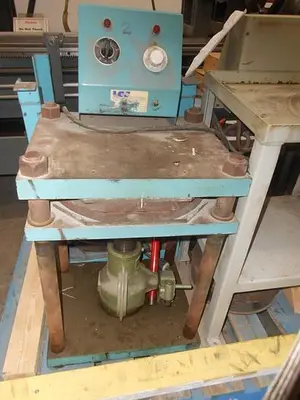 6744-185 Lee Casting 4-Post Rubber Mold Vulcanizer