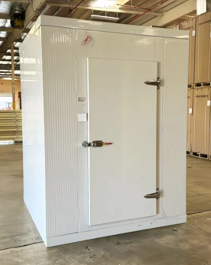 171-0065 6’ x 6’ Walk In Cooler Box with Floor