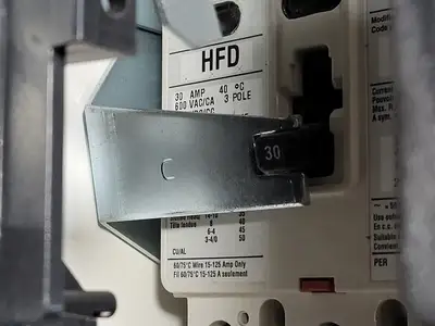 USED EATON CUTLER-HAMMER SVX015A1-5A4N1