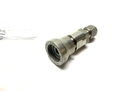 USED SWAGELOK INSTRUMENTATION QUICK CONNECT FITTING QC SERIES 6MM TUBE