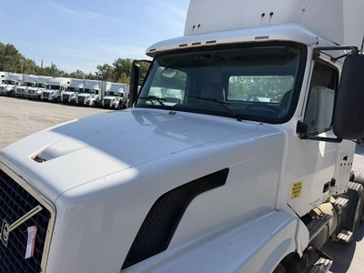 Used 2006 VOLVO VNM Conventional trucks Indiana US | Miedema Asset Management Group #1414501