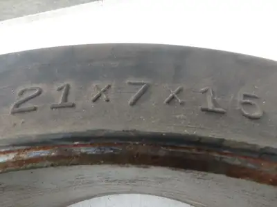 Super Solid 21x7x15 Forklift Tire Smooth Solid Press-on Black