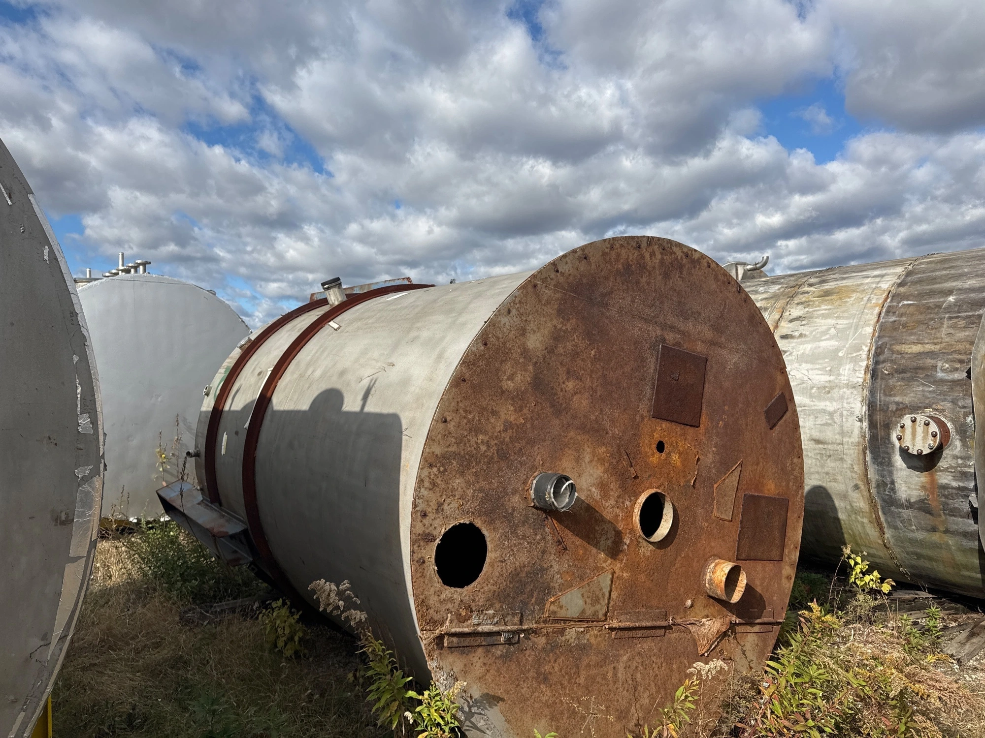 2,600 Gallon Vertical Stainless Steel Tank, 7' Dia. X 9' High