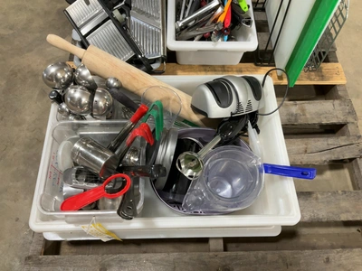 Used MIXED LOT OF MISCELLANEOUS RESTAURANT AND KITCHEN UTENSILS Smallwares Michigan US | Miedema Asset Management Group #1761535