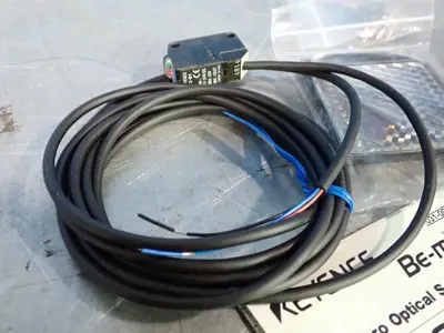 USED KEYENCE PZ261