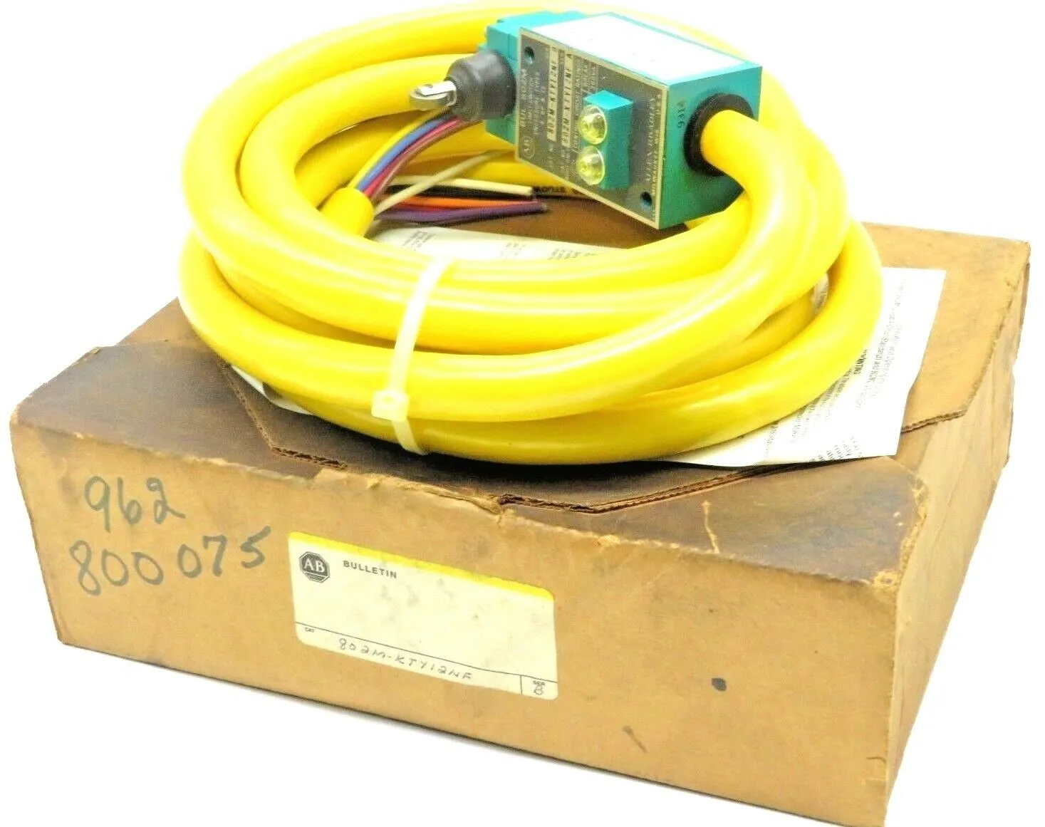NEW ALLEN BRADLEY 802M-KTY12NF LIMIT SWITCH 802MKTY12NF