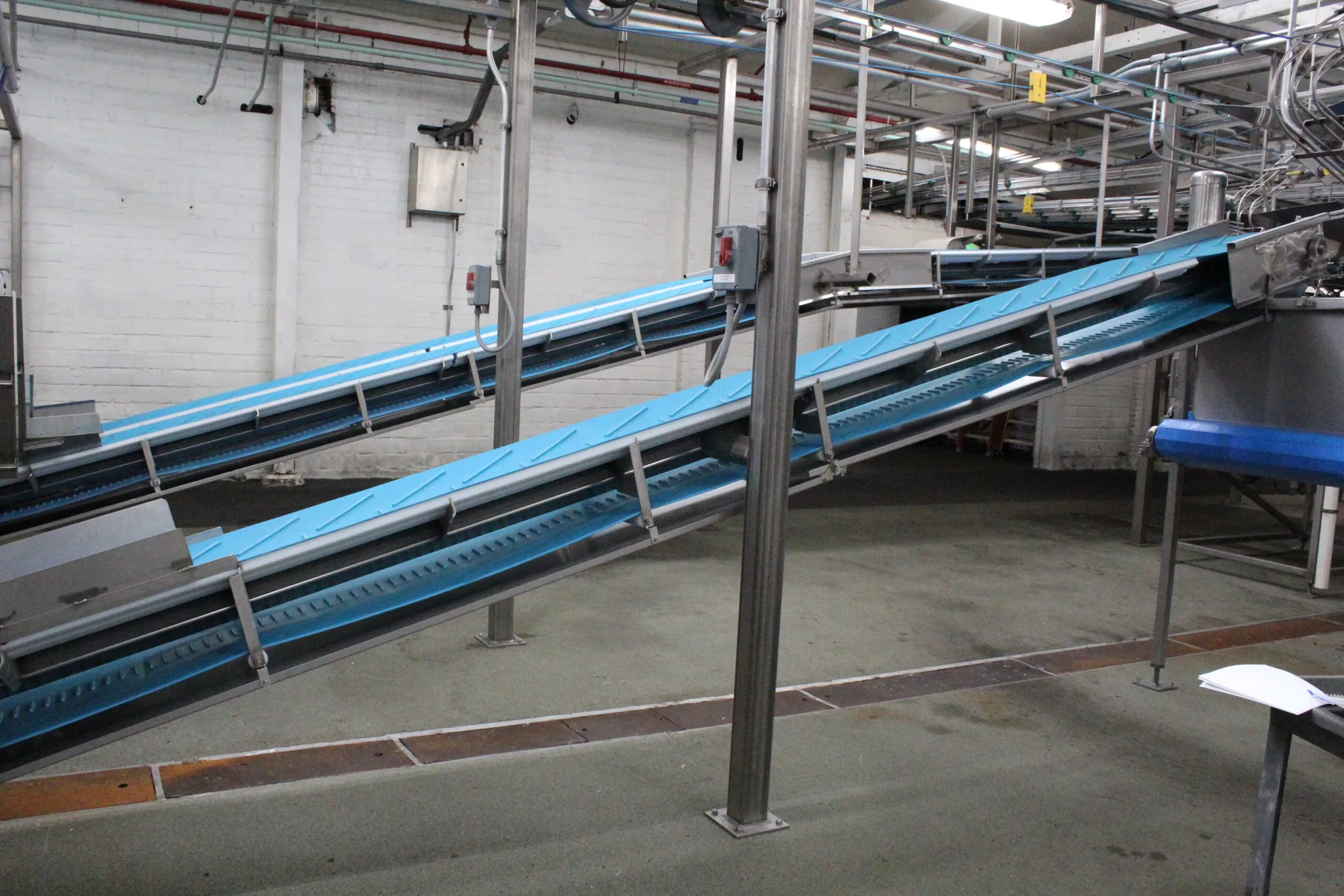 Inclined Hopper Infeed Belt Conveyor