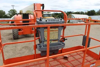 JLG 800 A, 4WDTelescopic Articulating Boom Lift