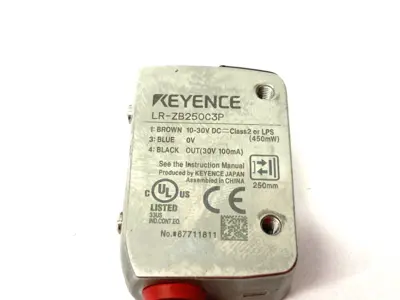 USED KEYENCE SELF-CONTAINED CMOS DISTANCE BASED LASER SENSOR, 3-PIN 250MM