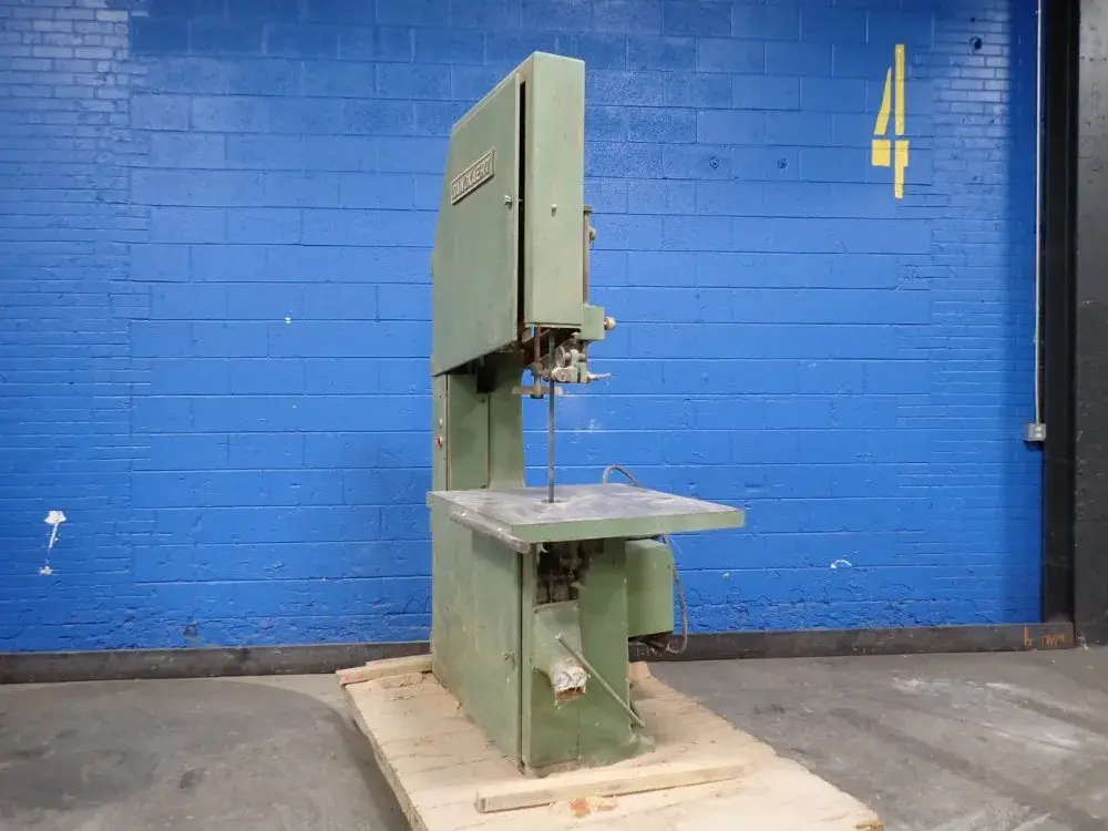 Danckaert 31" Throat Vertical Band Saw