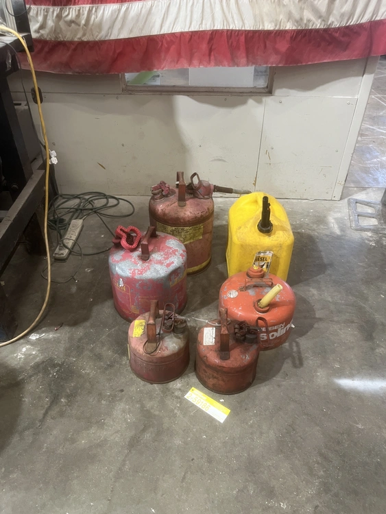 Used LOT OF 6 FUEL CANS _UNKNOWN_ Farm Supplies Michigan US | Miedema Asset Management Group #1413536