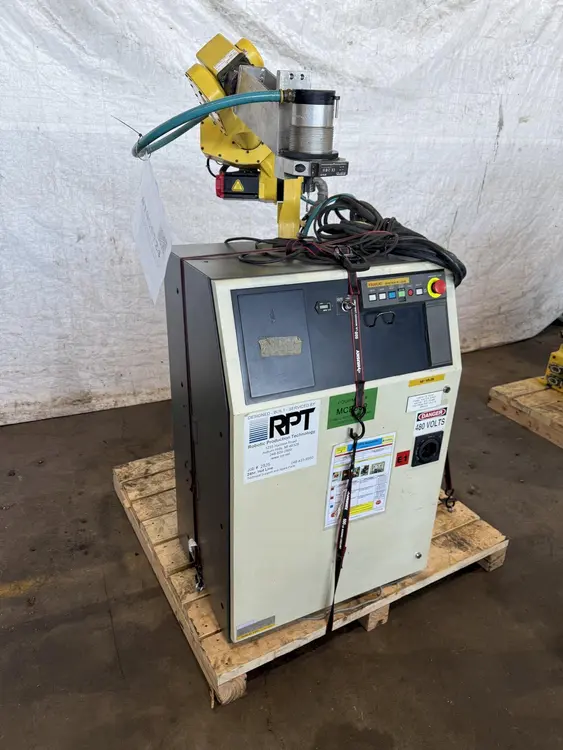 Used 2004 FANUC F–63822 Robots Ohio US | G-2000, Inc. #1079721