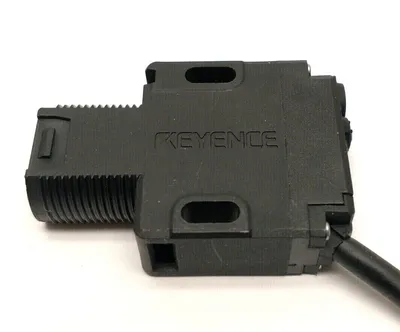 PZ-G61B | Keyence  Threaded Mount Retro-Reflective Photoelectric Sensor 2m Cable - New