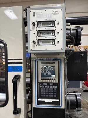 Used 1995 CINCINNATI MILACRON VT300-29 Injection Molding Machines Illinois US | Meadoworks #1492187