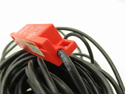 Allen Bradley 440N-S32039 B SIPHA Guardmaster Safety Interlock Switch Sensor