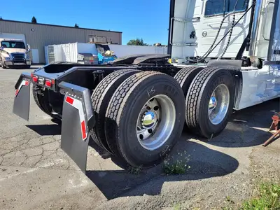USED 2017 VOLVO VNL64T300
