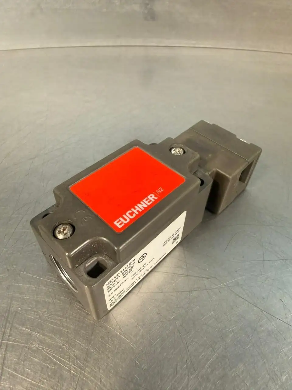 Euchner NZ1VZ-3131E-M Safety Switch 082122 Ac-15 4A 230V (4.2.3)
