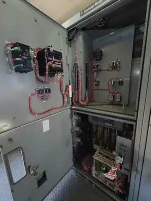 5kV Motor Control Center (MCC) Unit w/ (4) Breakers & (2) Load-Break Switches