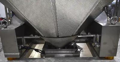 Apai bagger with 10 head scale