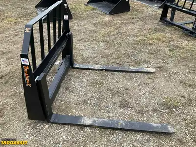 New Tomahawk 48” skid steer fork attachment, 48”L x 4”W forks, 2800lb capacity, skid steer quick...
