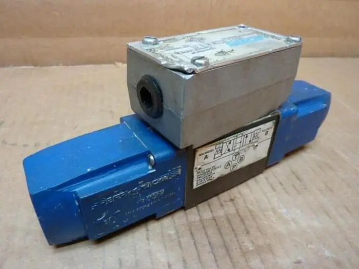 Used VICKERS DG4V-3-6C-M-W-B-40 Valves/Fittings Michigan US | Ideal Machinery #581066
