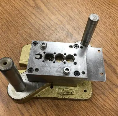 1986-390 Stamping Tool & Die Set to Make Horse Shoe Findings