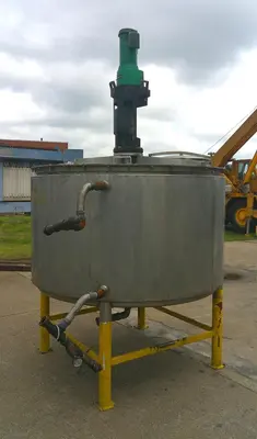SPC9204  Tank 650 gallon vertical tank, 20 psi @ 260F jacket, 1.5 hp top mounted agitator, dish