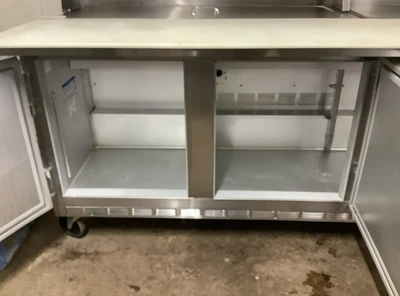 152-0220 Beverage-Air SP72-18C Sandwich/Salad Prep Table