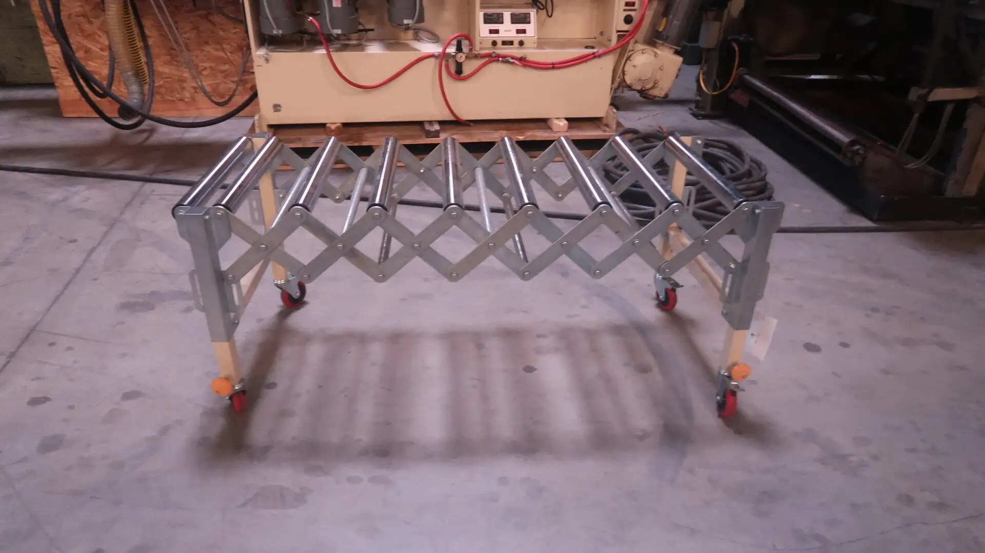 4.5 ft. Extendable & Flexible Conveyor Roller Table