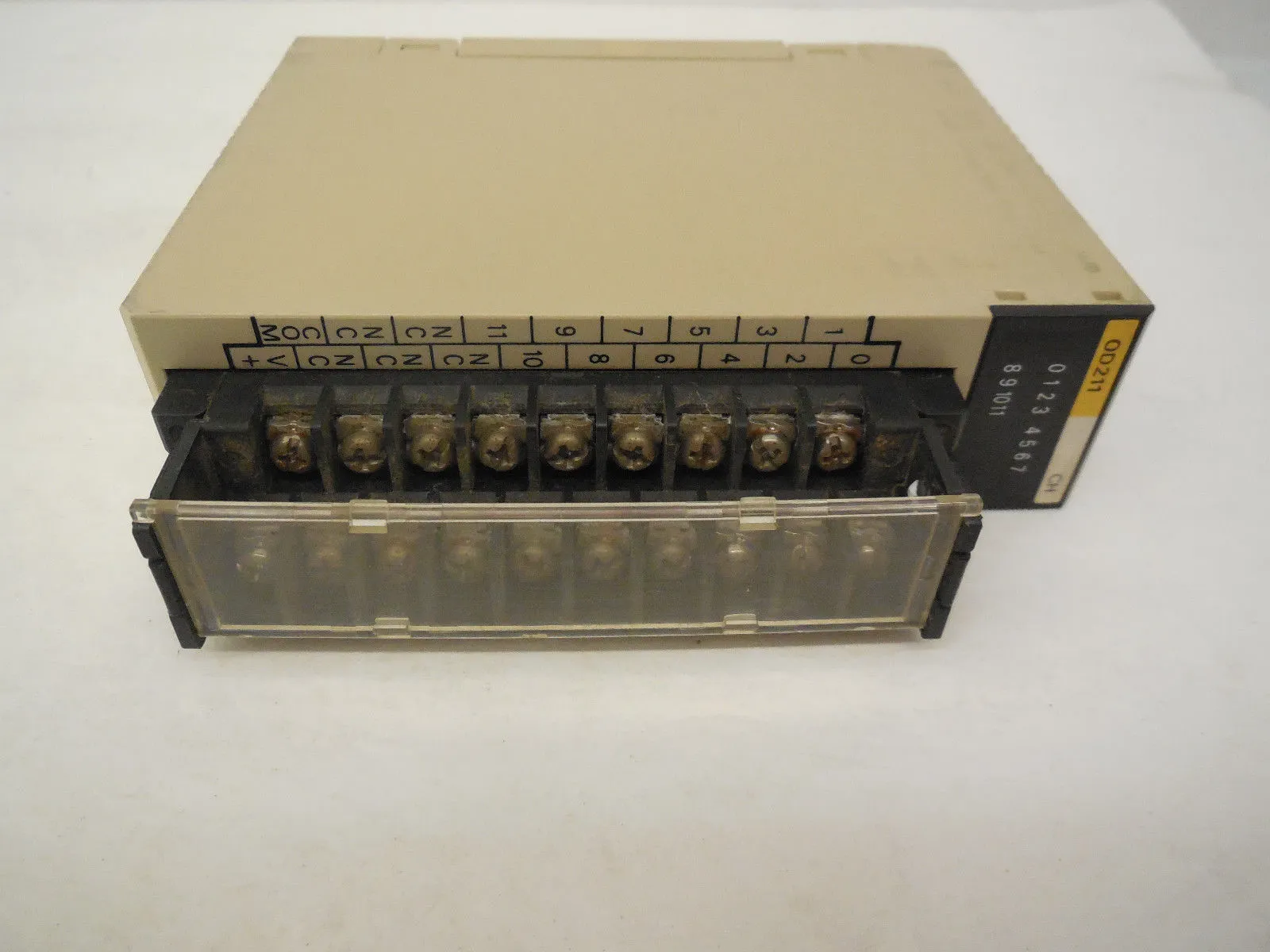 USED OMRON C200H-OD212 OUTPUT UNIT C200HOD212